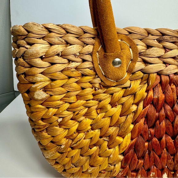Pre-owned Vinatge Rectangular Harvest basket Bag - with Suede Handles. - Picture 5 of 16